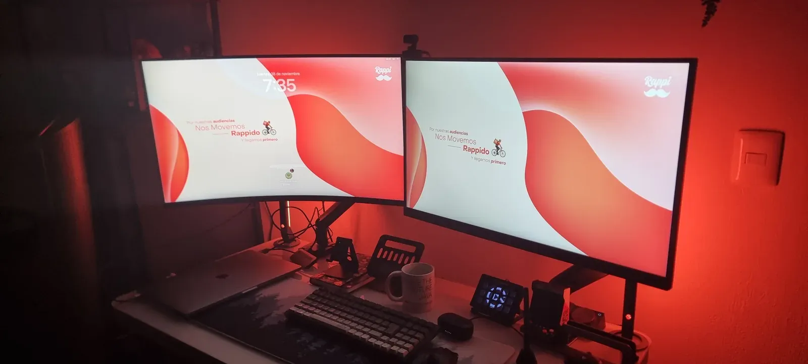A workstation with Rappi-branded monitors.